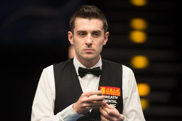 在水库中垂 在水库中垂